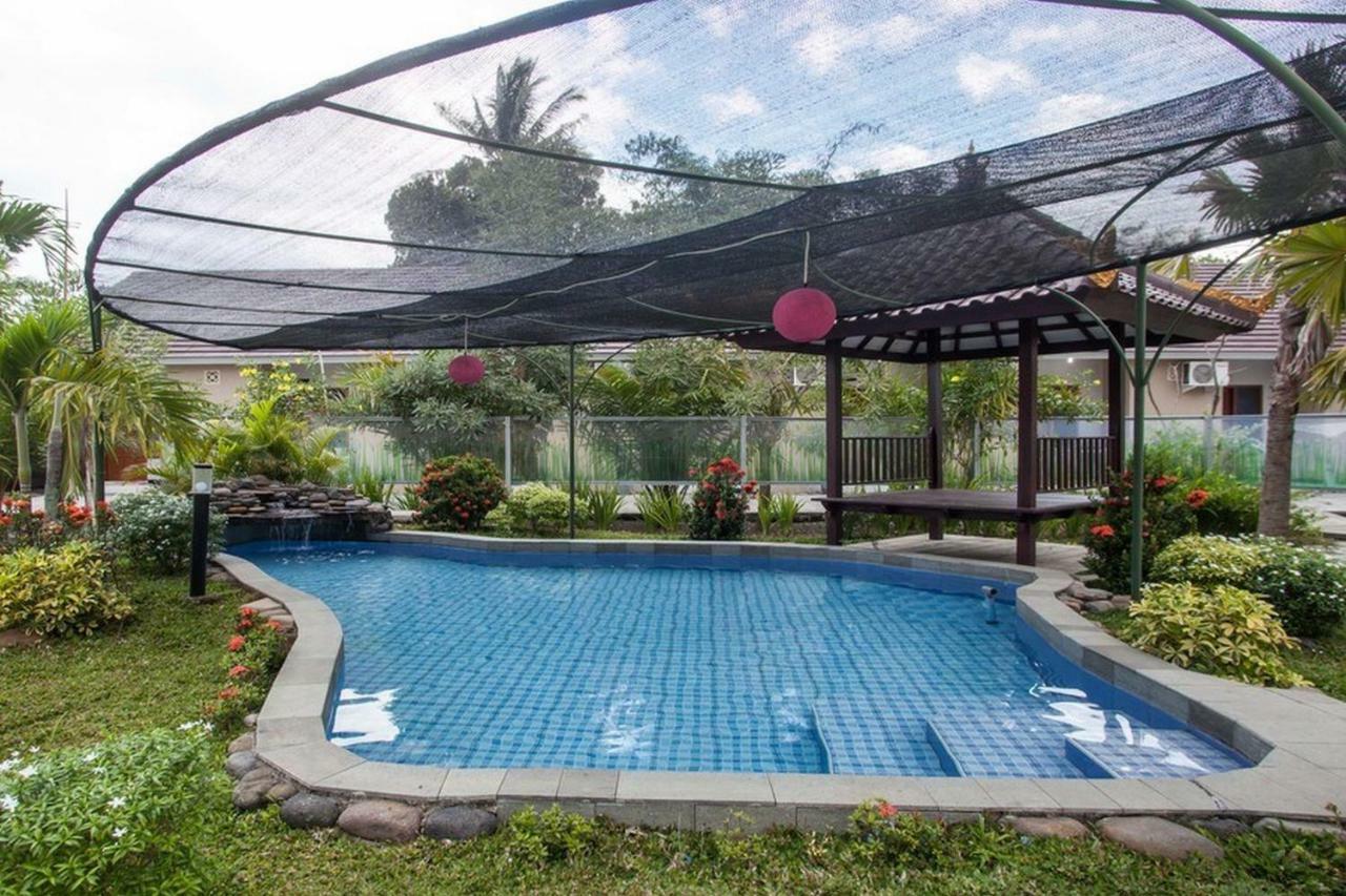 Reddoorz Syariah Plus Near Banyuwangi Airport Extérieur photo
