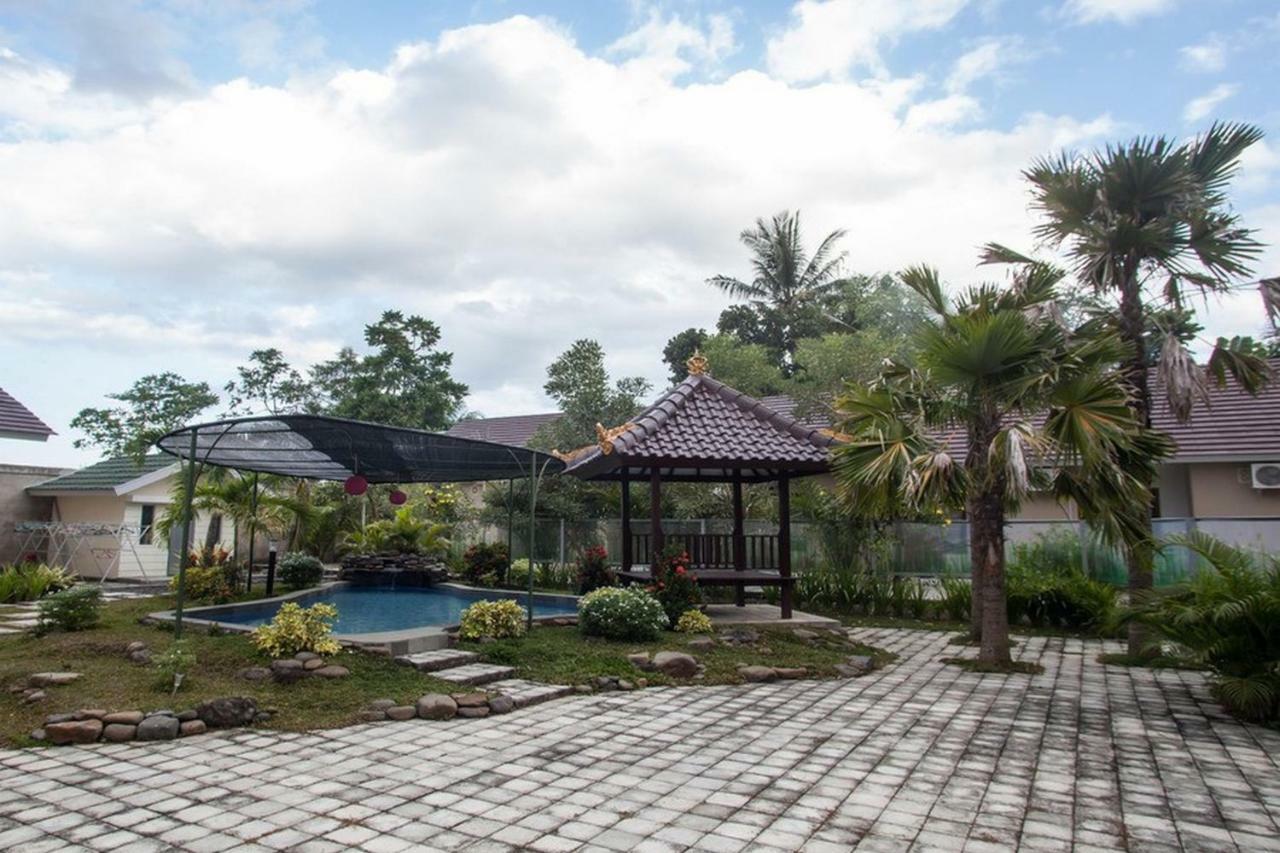 Reddoorz Syariah Plus Near Banyuwangi Airport Extérieur photo